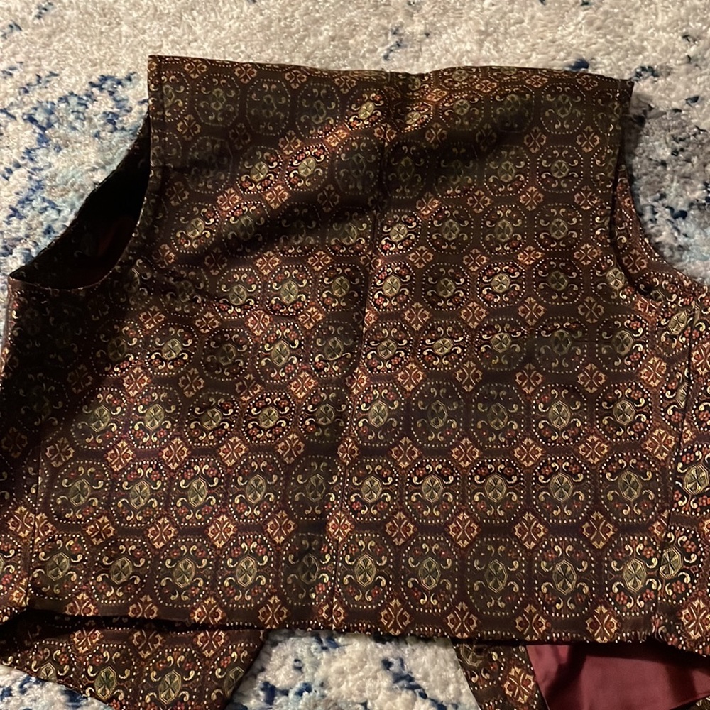 Detailed Pattern Vest - Picture 3 of 3